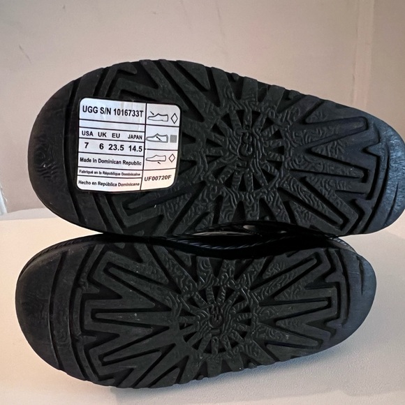 Ugg rain boots -toddler - Picture 2 of 4